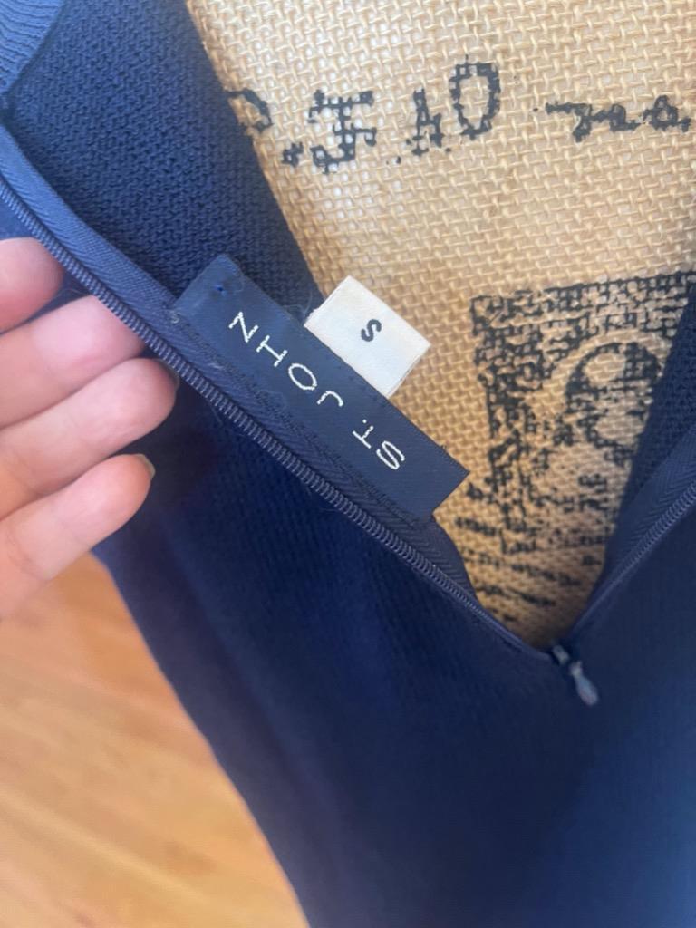 ST. JOHN BASIC NAVY SCALLOP EDGE  KNIT SHELL SIZE… - image 3