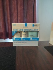 LA ROCHE POSAY EFFACLAR DAILY ACNE ESSENTIALS KIT 2M SUPPLY BOXED EXP: 01/2028