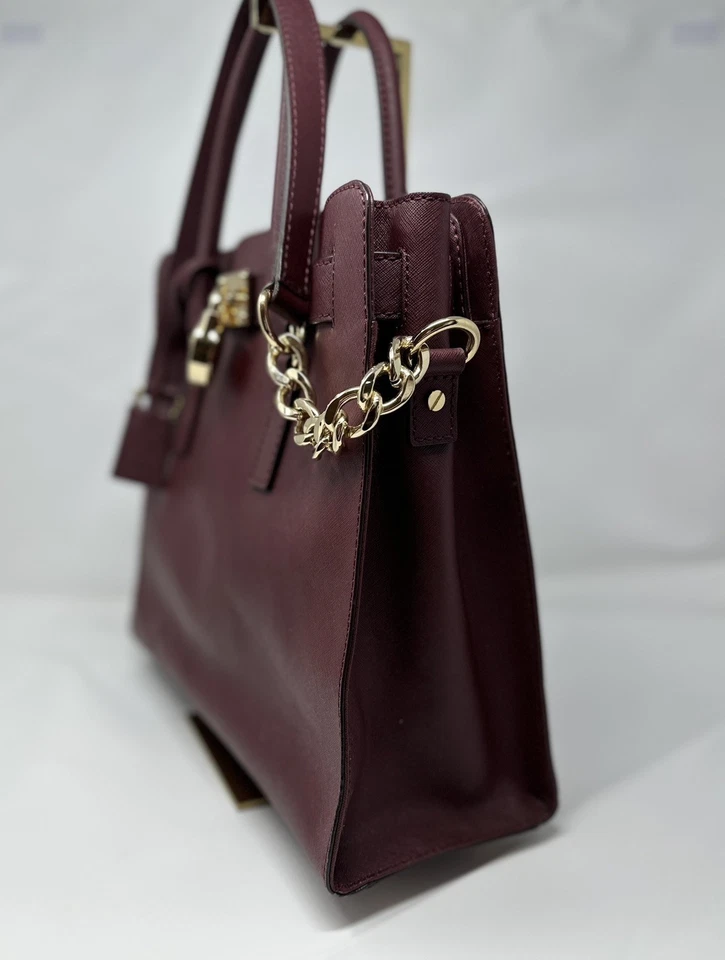 Bolso de Mano Michael Kors Hamilton Borgoña Grande Cartera con Cerradura y Correa para Llavero Foto 2 de 4