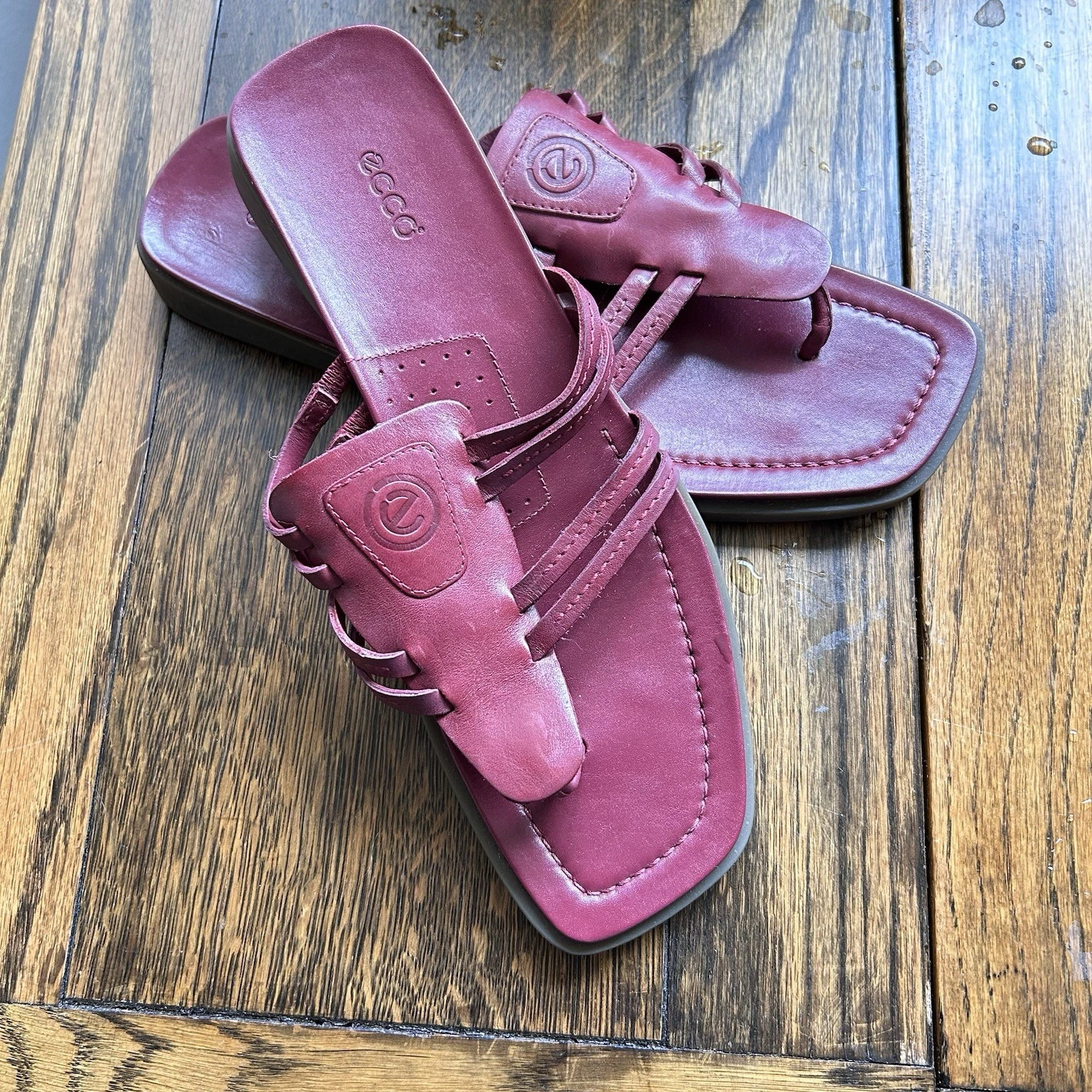 Sandali donna ECCO in pelle rossa EUR 39 UK 6 tanga sandalo scarpe basse NUOVI