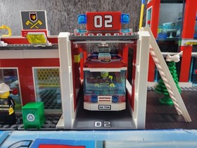 Lego City Set #7208 - Fire Station Released in 2010, 100% Complete w/Manuals