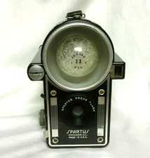 VINTAGE 1940s SPARTUS PRESS FLASH CAMERA w ERA KENRAD 11 BULB