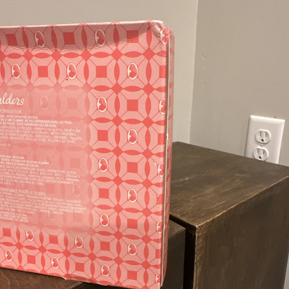 White Shoulders 香水礼品套装盒装全新 4.5 液量盎司古龙水迷你乳液 — 第 3/4 张图片