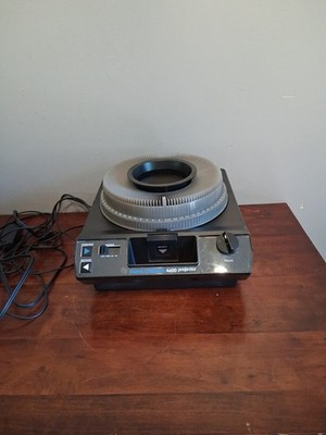 KODAK Carousel 4600 Slide Projector With Remote & Manual No Lens Or Bulb As-Is
