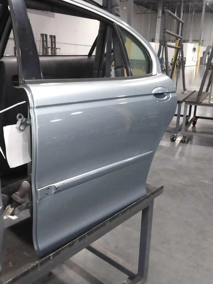 Jaguar X-Type 2003 puerta trasera izquierda 228932 132 k millas usado pieza automática Foto 2 de 4