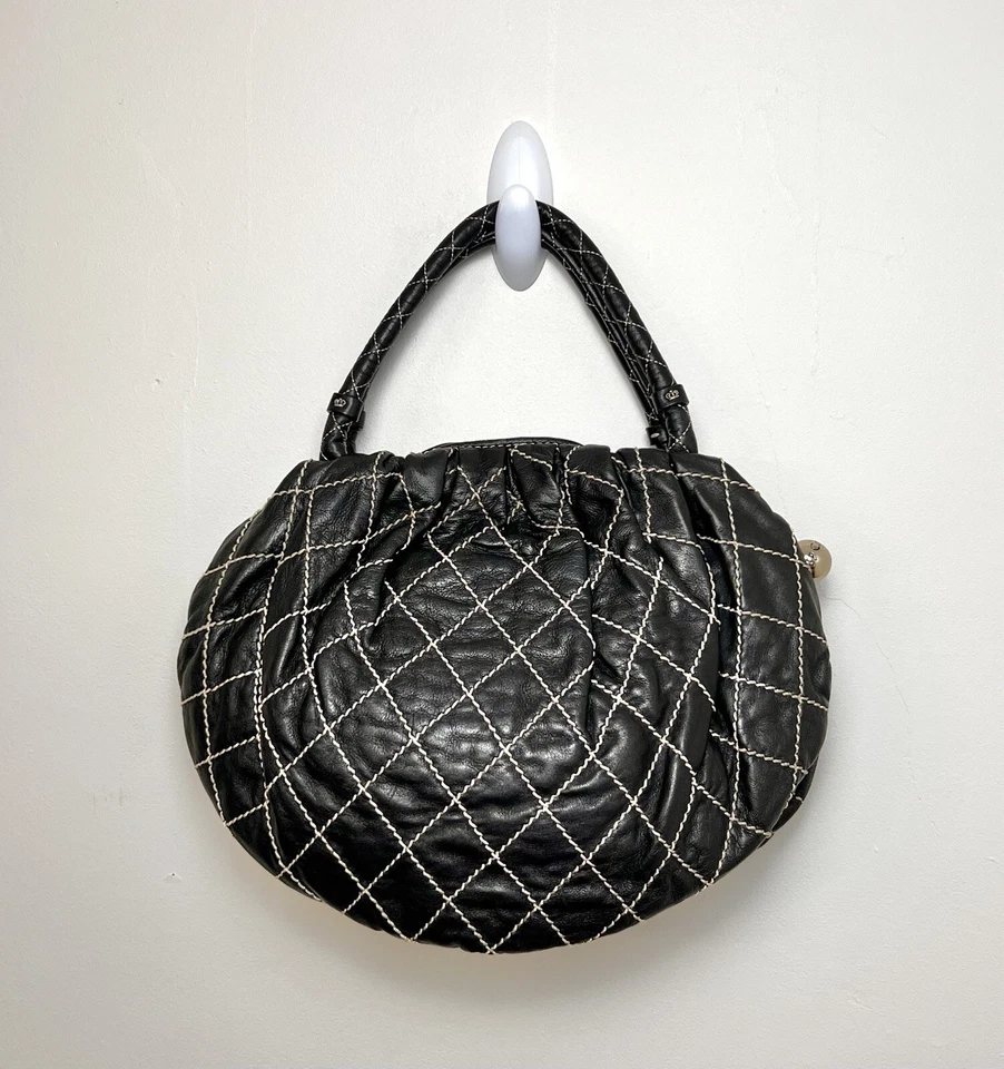 Bolso Hobo JUICY COUTURE Negro Acolchado 100% Cordero Cuero Suave Sedoso Cartera de Hombro Foto 3 de 4
