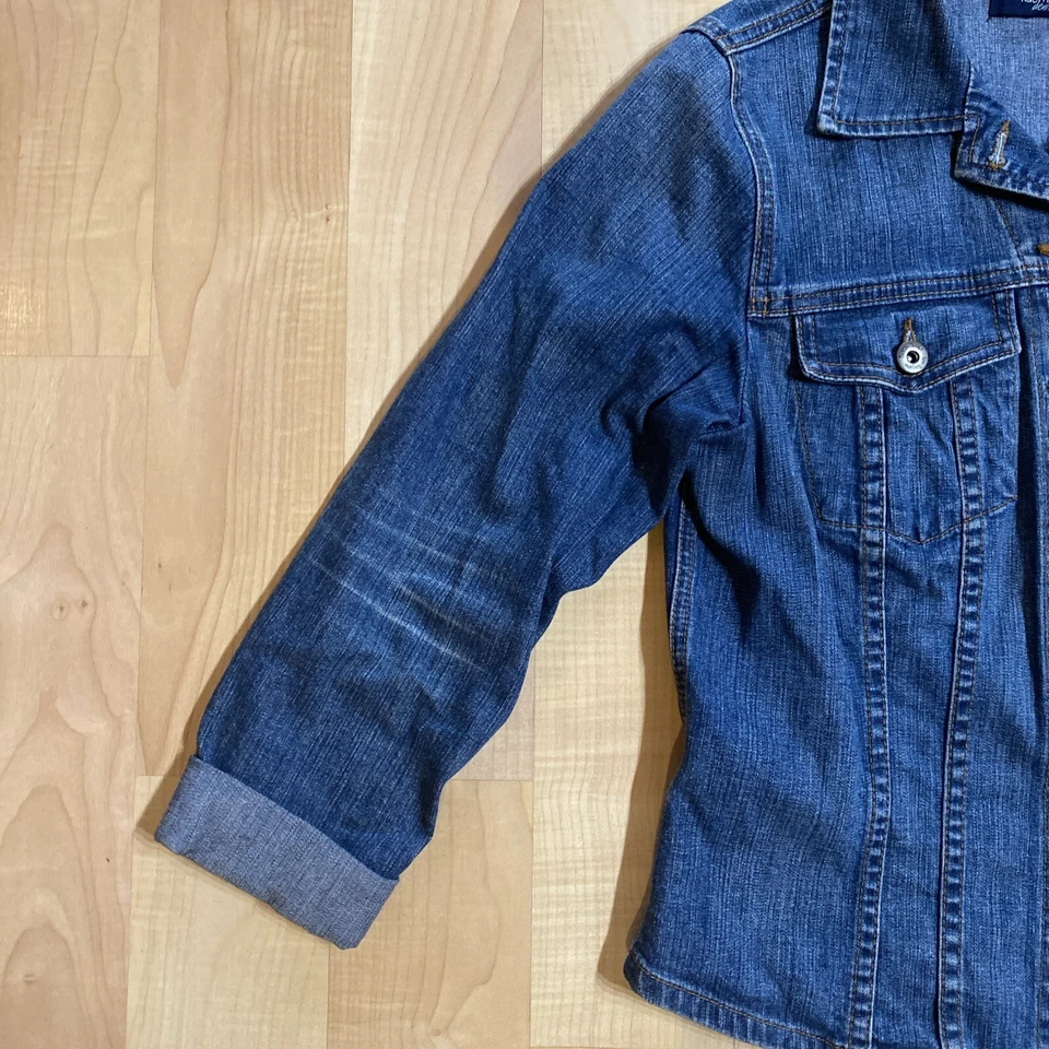 Chaqueta vaquera Karen Kane mediana punto medio lavado azul denim bolsillos abotonados Foto 3 de 4