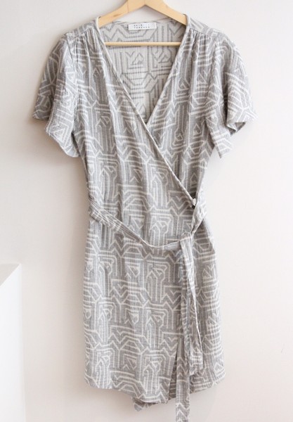 SKIN & THREADS Sz 1 (AUS 8) Aztec Pattern Textured Cotton Mini Wrap DRESS Grey