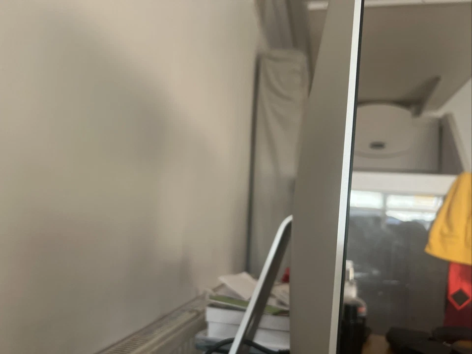 Apple iMac  (2017) 27" Retina 5K, Core i5 , 32Gb RAM, 2tb SSD Radeon Pro 570 4GB - Image 3 of 3