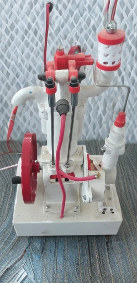 2-Stroke Diesel Engine Demonstration Model - Image 2 of 4