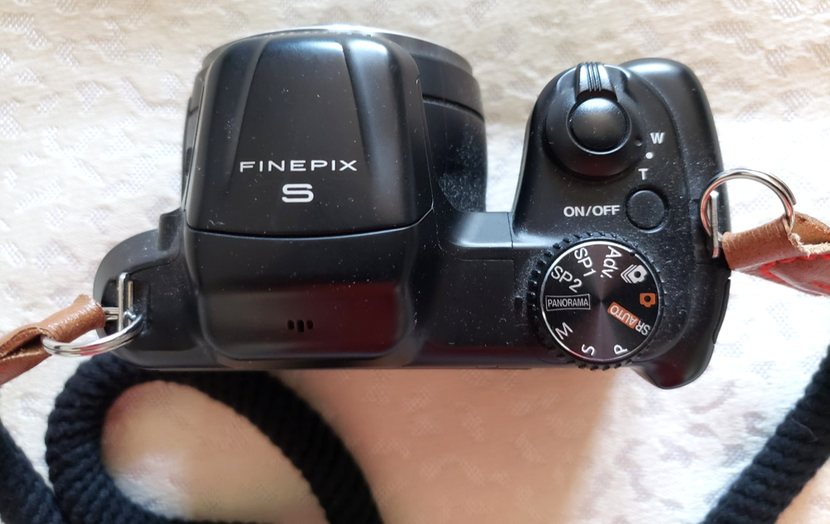 Fijifilm Fine Pix S8600 36x Super Wide 25-900mm Digital Camera