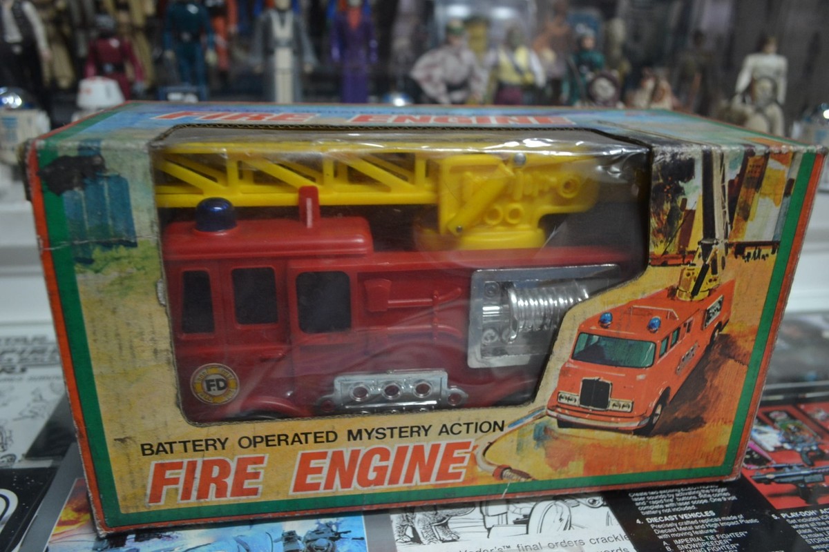 RARE VINTAGE - FIRE TRUCK ENGINE BATTERY OPERATED - ASAHI HONG