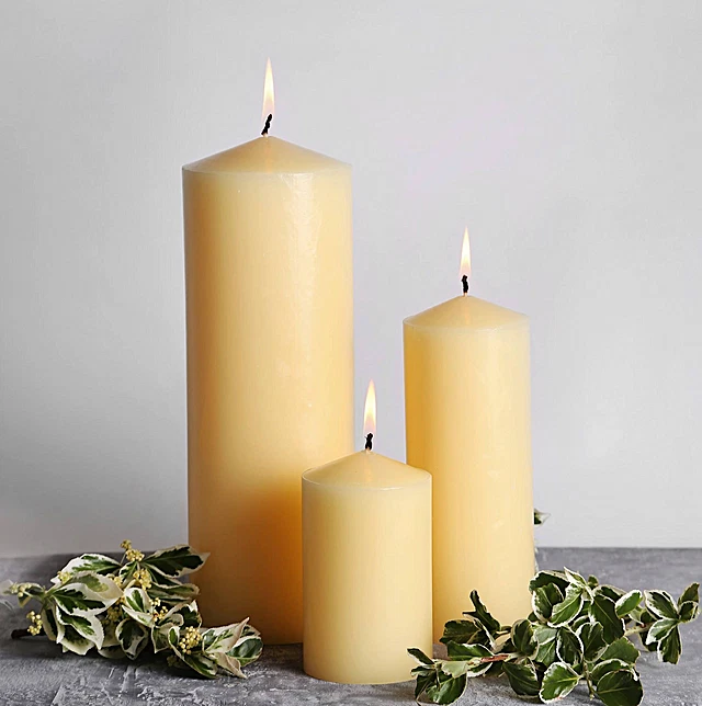 "Centro de mesa de boda St Eval iglesia vela pilar marfil sin perfume alto 12""x4"" nuevo" Foto 3 de 3