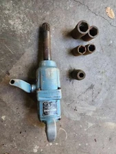 Chicago Pneumatic CP 797 Spline   8-in Shaft.  Impact Wrench W/ Sockets