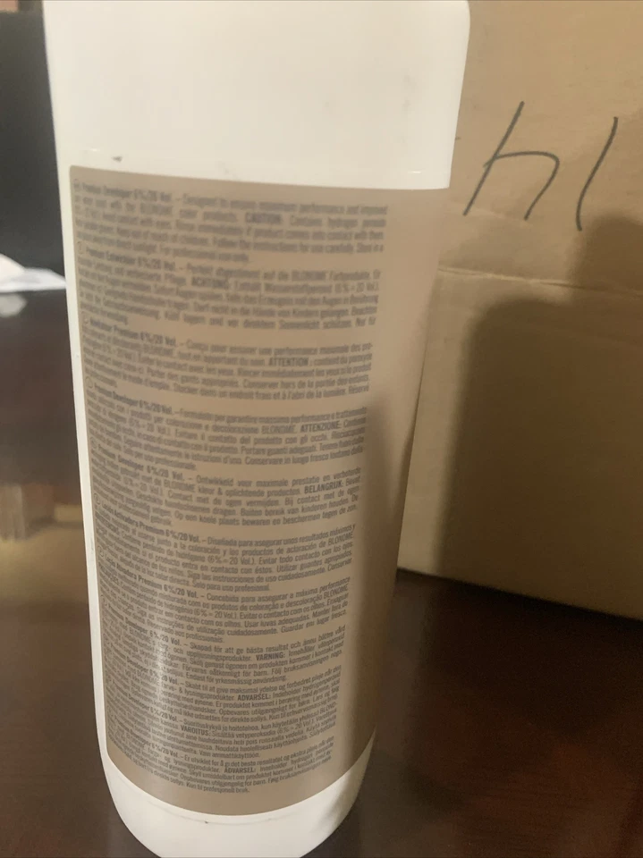 Schwarzkopf Professional Blond Me Blondeme Premium Developer 6% 20 VOL - 33.8oz - Image 2 of 2