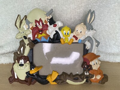LOONEY TUNES WARNER BROS 3D Cartoon Character Picture Frame Bugs