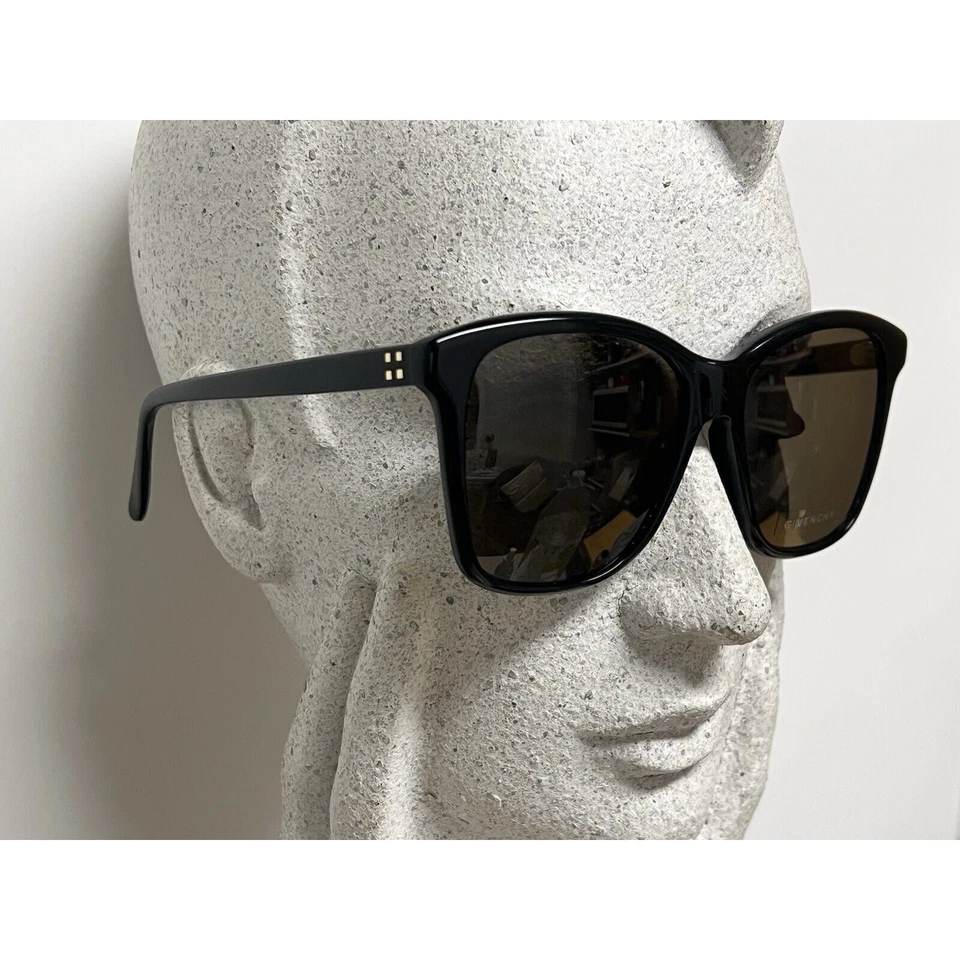 Givenchy sunglasses. brand New. Fabulous! All black. Made in Italy. GV7108/s - Image 2 of 4