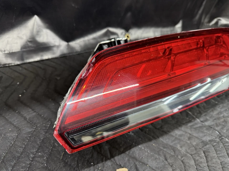 Conjunto de lámpara de luz trasera lateral de paso derecho Audi R8 V10 4S 2017-2023 OEM Foto 2 de 4