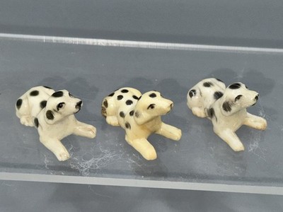 Altfiguren Tiere Hunde 3  verschiedene Varianten liegender Dalmatiner