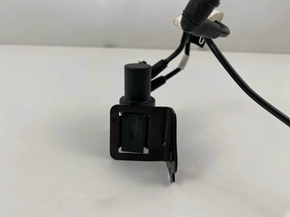 By PASSENGER Valve SOLENOID VALVE With Hoses 12590392  Fits 2006-09 XLR, STS-V - Image 2 of 4