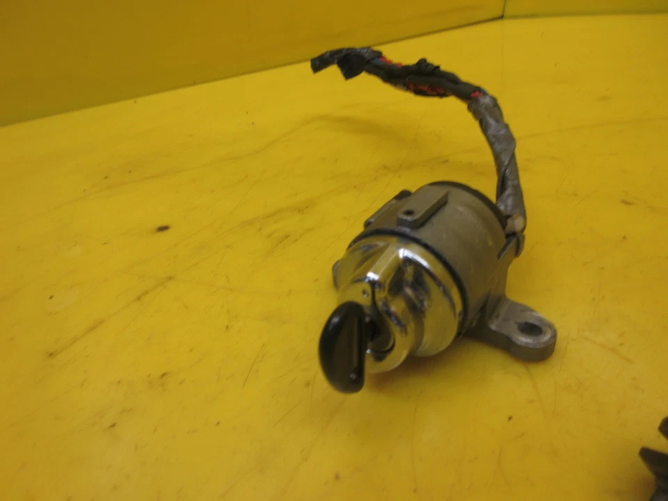 OEM 04-09 KAWASAKI VULCAN 2000 IGNITION LOCK KEY SET W/ GAS CAP AND SEAT LOCK - Image 2 of 4