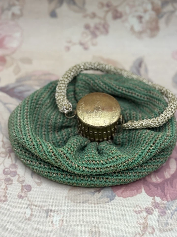 Bolso de Noche Verde Vintage Crochet Retícula Ampliable Marco de Latón Forrado Satinado Foto 2 de 4