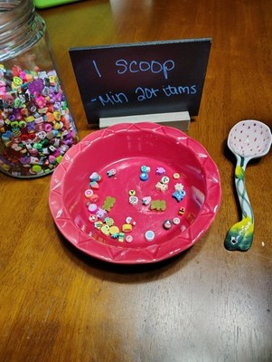 1 Mystery Scoop - contains a guaranteed of at least 20 items