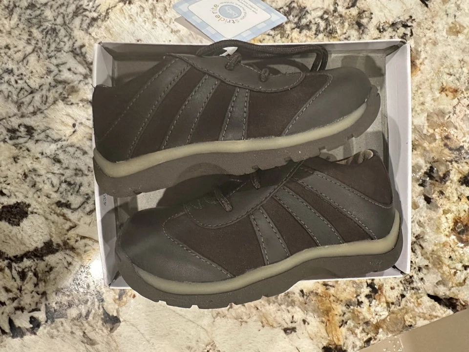 Sapatos de bebê Stride Rite Bacon Dk couro marrom novo na caixa 7 1/2 XW novo na caixa - Imagem 2 de 4