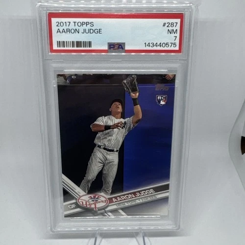 2017 Topps Aaron Judge (Fielding) #287 PSA 7