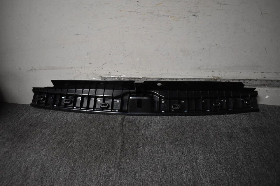 2016-2020 MERCEDES BENZ GLC300 4MATIC ЗАДНИЙ ПОРОГ ПЛАСТИНА ЗАВОДСКОЙ OEM - Изображение 4 из 4