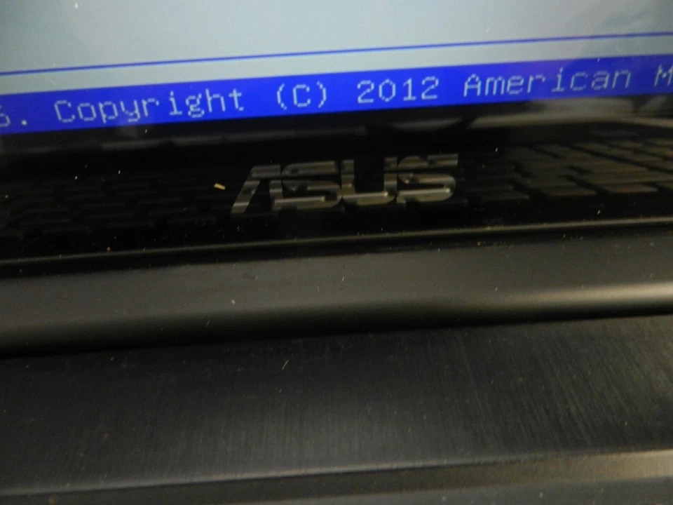 PORTATIL GAMING ASUS Q501LA - Core i5-4200U @ 1.6Ghz / 8GB / Sin HDD -arranque a la bios Foto 4 de 4
