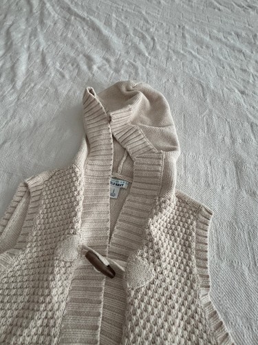 Old Navy Sweater Vest Cable Knit Hooded Pockets Wood Buttons Retro Girl's Large - Picture 4 of 5