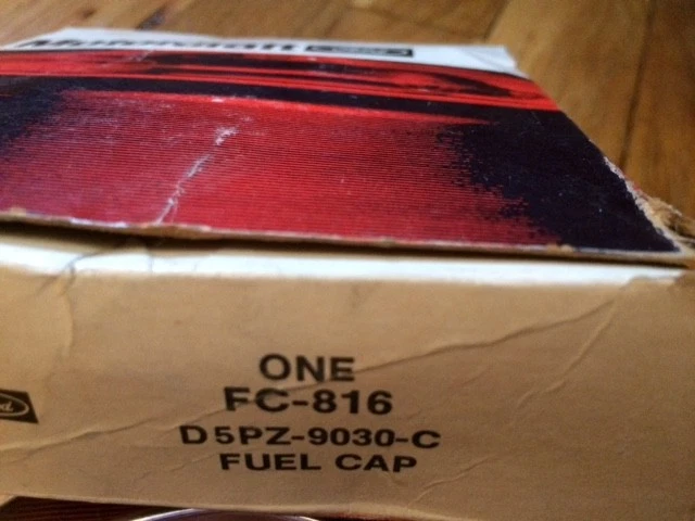 Ford Granada 1975-1978 tapa de combustible nuevo en stock Foto 3 de 3