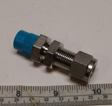 1- Swagelok Stainless Steel Bulkhead, 3/8" OD Tube x 1/4" Male NPT, SS-600-11-4