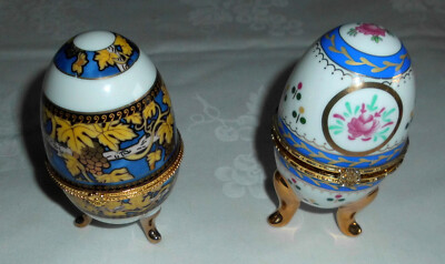 Zwei Porzellan Eier, Pillendosen, Schmuckdosen, Süßstoff, Eierbecher