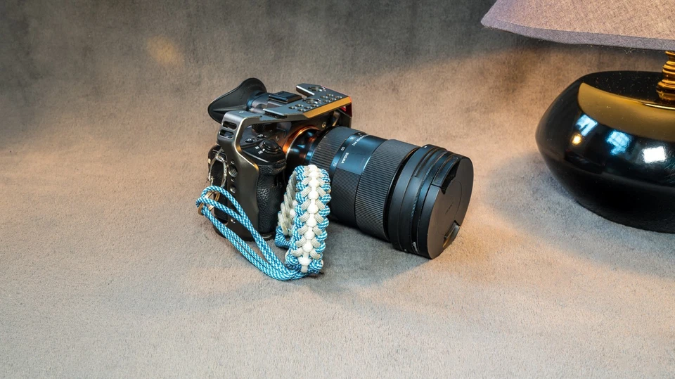 定制手工相机腕带。 + Free 钥匙扣 白色 浅灰色, 浅蓝色 — 第 3/4 张图片