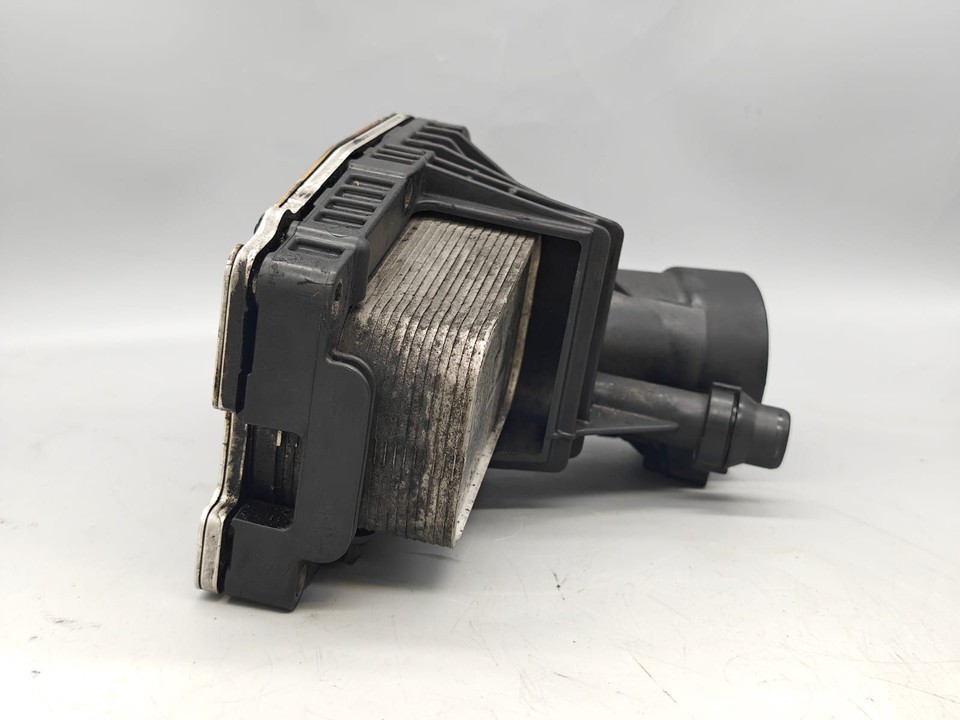 BMW SPORT AUTO E39 2002 - Oil Cooler Filter Housing Heat Exchanger 8507626