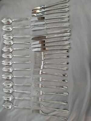 VTG Simon L & George H. Rogers Company  Oneida - 35 silverplate flatware pieces