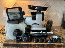 Omega J8006HDS Ultimate Juicer and Nutrition System. Lightly Used.
