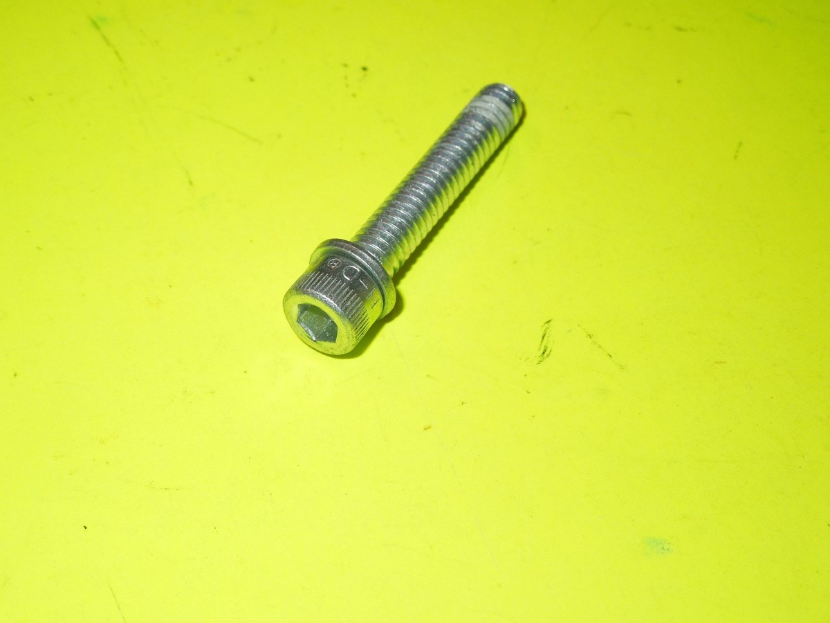 1 NOS OEM Harley Davidson 1/4
