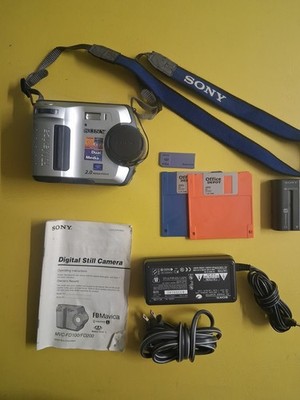 Sony Mavica 2.0MP Digital Camera MVC-FD200 CAMERA with MEMORY CARD & Disks 