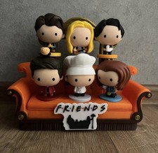 Friends Central Perk orangefarbener Sofa-Ausstellungsständer – passt McDonald's Collection