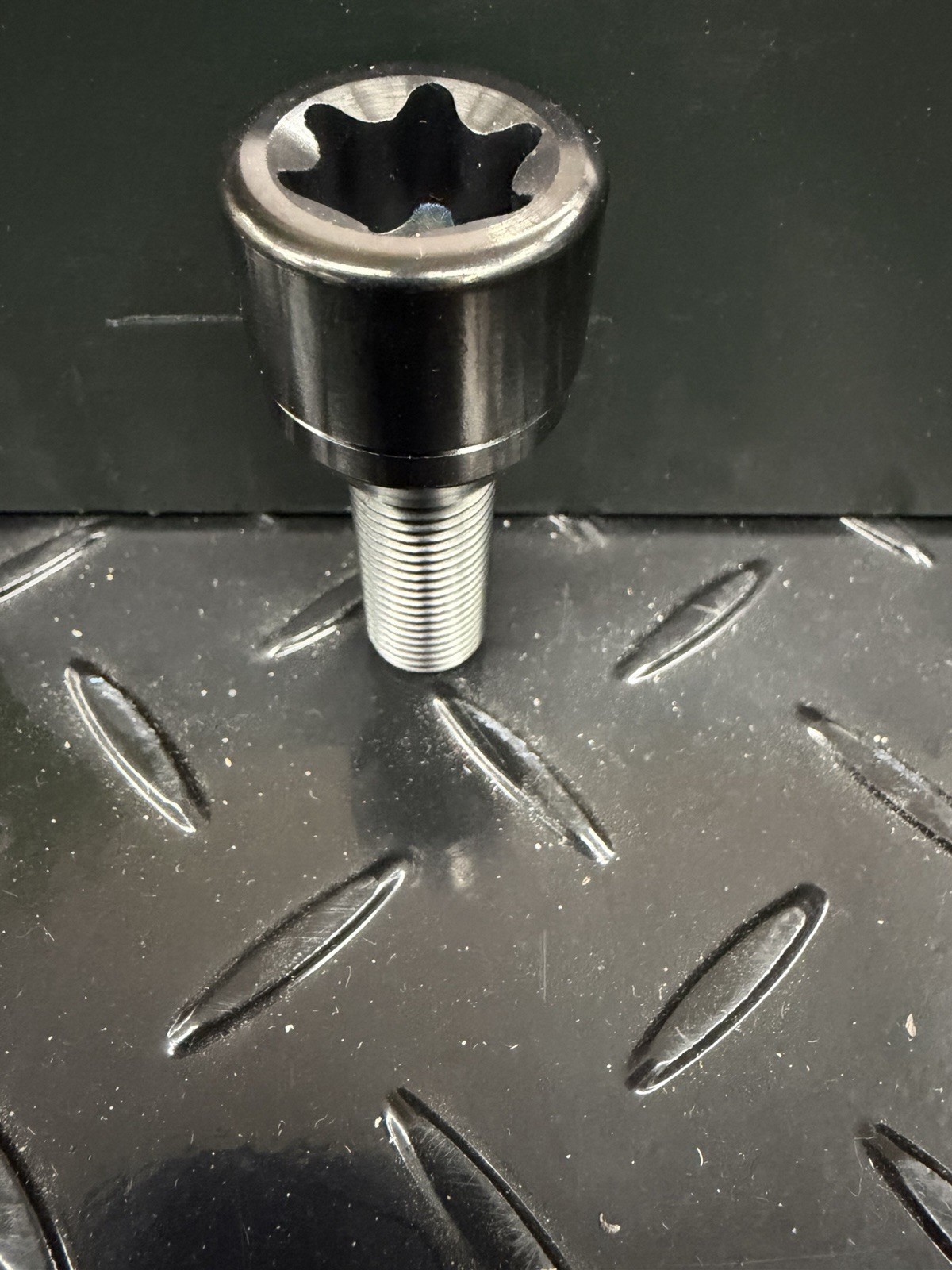 Lamborghini Gallardo Huracan Urus Murcie Black Titanium Wheel bolts M14 x 1.5