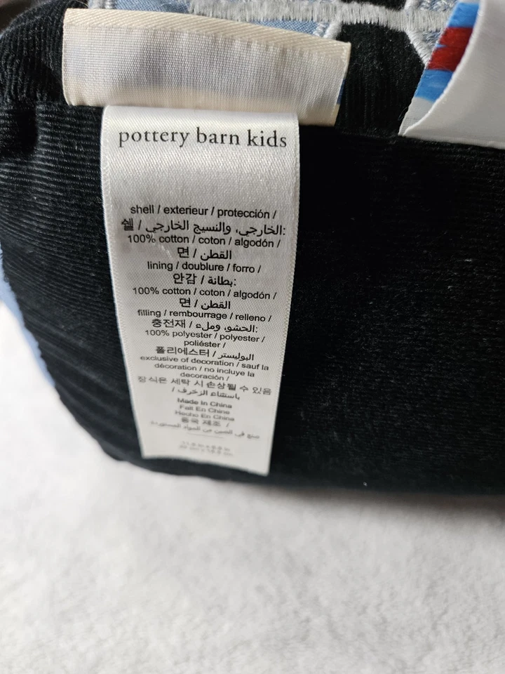 Almohada Pottery Barn Kids Thomas and Friends The Train en forma azul negro 2017 Foto 4 de 4