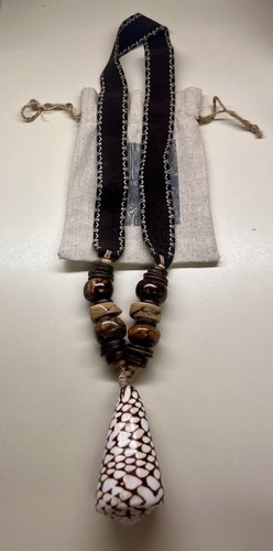 TWINE & TWIG Shell ๐ Pendant Brown Suede Necklace With Original Bag
