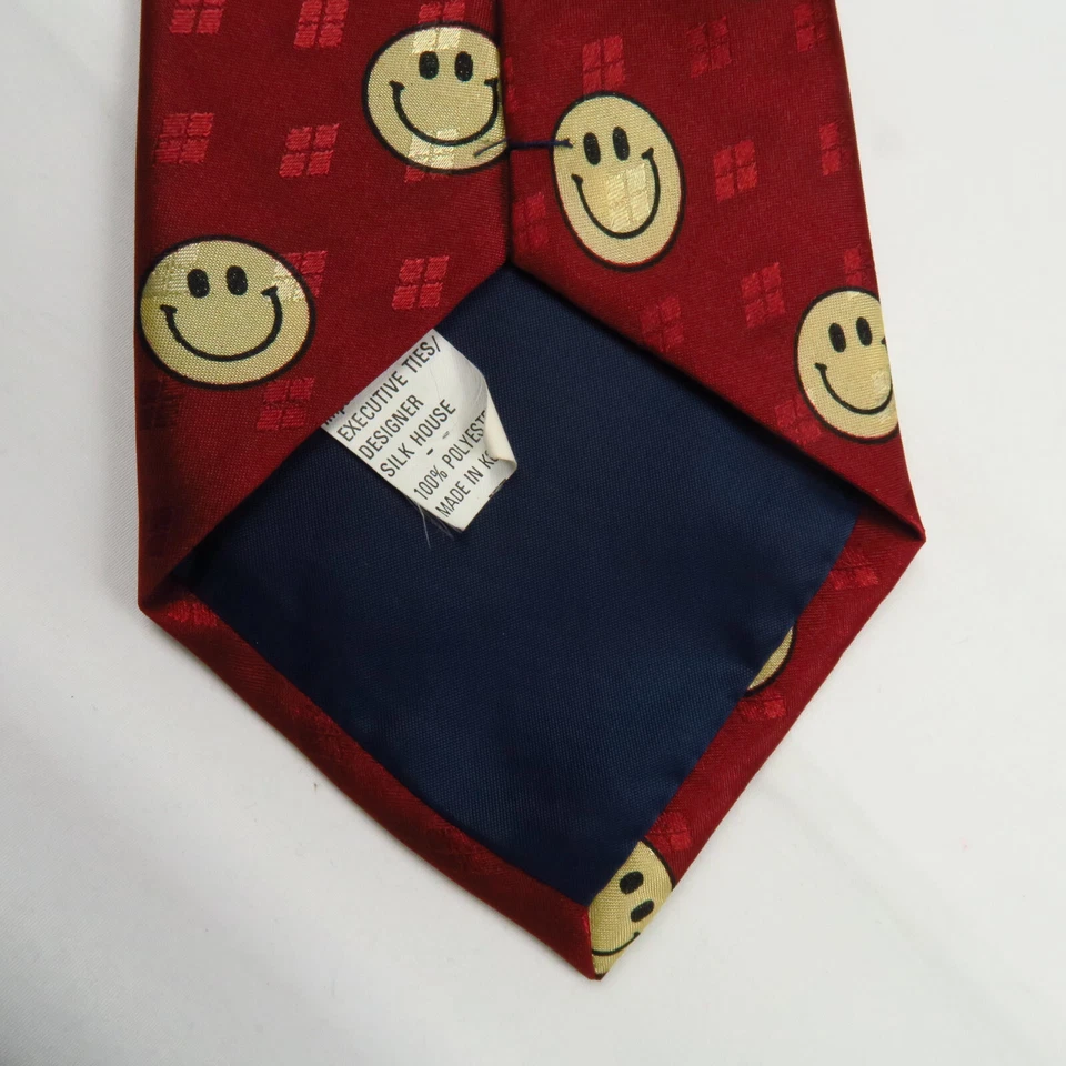 Corbata de cuello A. Rogers cara sonriente dorada roja para hombre 58"x3,75" poliéster hecha en Hong Kong Foto 4 de 4