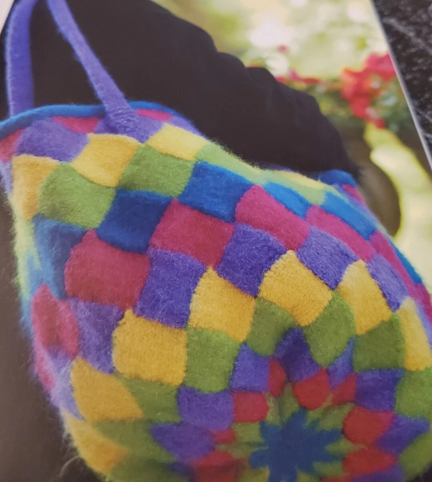 DY5 BAGS - A KNITTER'S DOZEN KNIT PATTERN BOOK, 2004 - Image 3 of 4