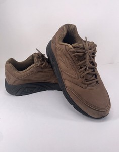 brooks shoes brown