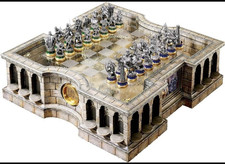 The Lord of the Rings Collector’s Chess Set – Pewter Pieces – Noble Collection