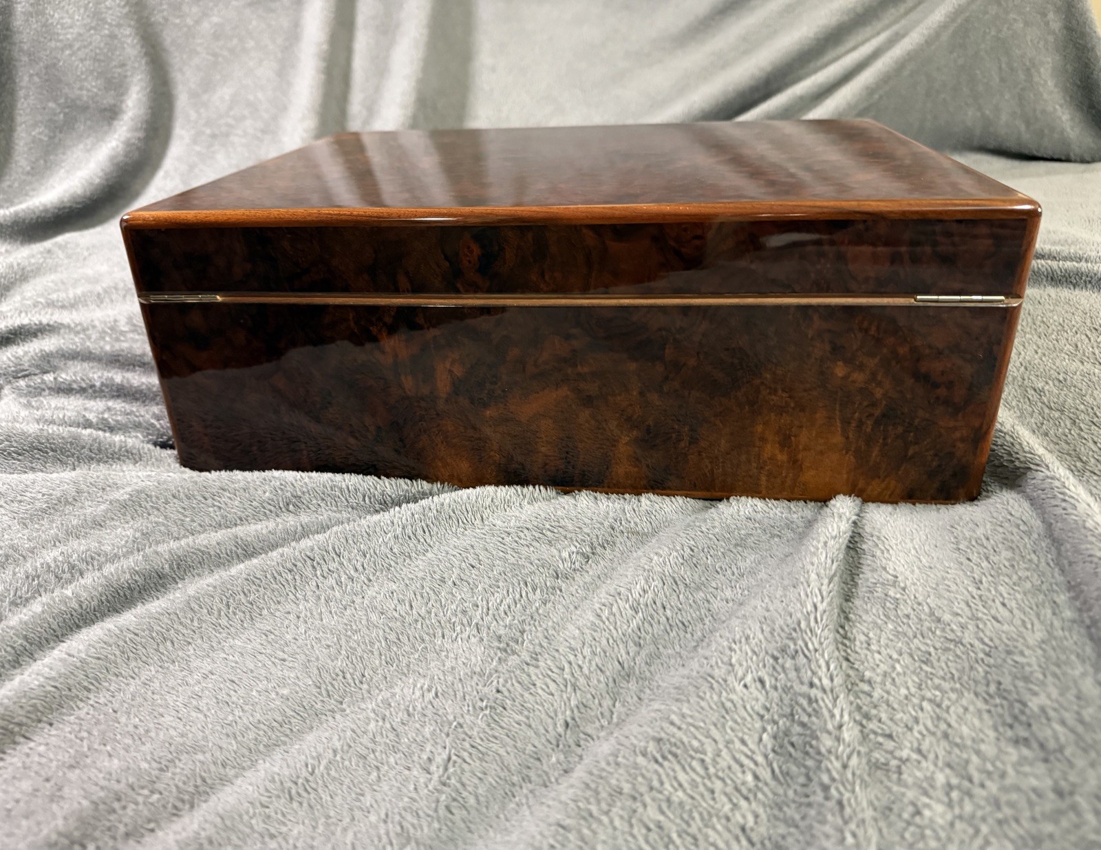 Elie Bleu Walnut Burl 200 Cigar Humidor - Beautiful vintage Box - Preowned 